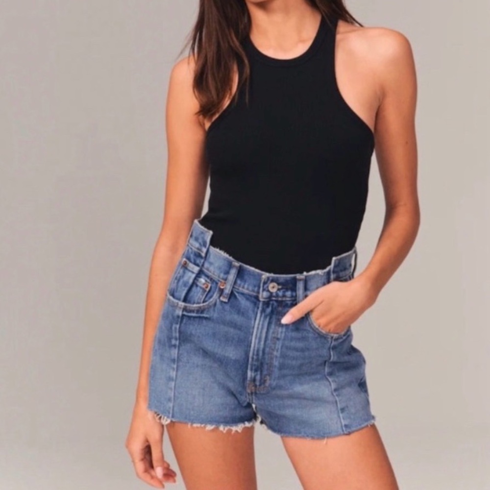 Abercrombie & Fitch Mom Short High Rise Asymmetrical Waist 27/4